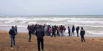 بعد 12 ساعة من البحث .. الأمواج تقذف جثتى الشابين الغريقين على شاطئ الزهراء ببلطيم 1 - جريدة المساء