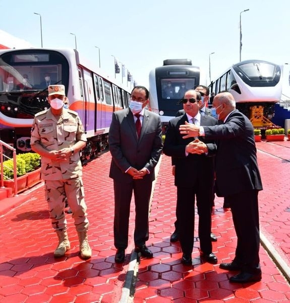 صور.. الرئيس يتفقد عربات القطارات الجديدة بميناء الأسكندرية 19 - جريدة المساء