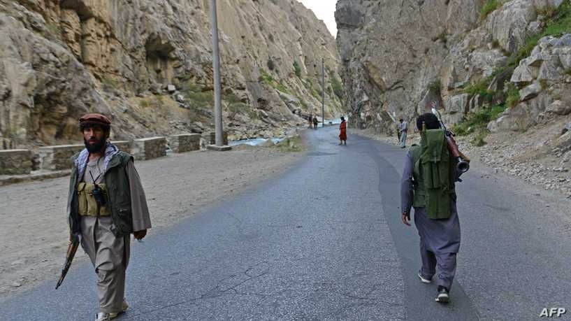 (FILES) In this file photo taken on August 29, 2021, Afghan resistance movement and anti-Taliban uprising forces personnel patrol along a road in Rah-e Tang of Panjshir province. - The Taliban said on September 6, 2021 the last pocket of resistance in Afghanistan, the Panjshir Valley, had been "completely captured". (Photo by Ahmad SAHEL ARMAN / AFP)