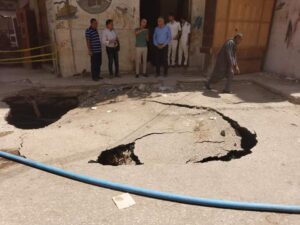 بالصور .. هبوط أرضي جديد بمنطقة "الجامع الكبير" بحي غرب أسيوط 24 - جريدة المساء