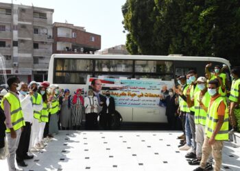 محافظ قنا يطلق اشارة بدء الاتوبيس الطائر بقري حياة كريمة   23 - جريدة المساء