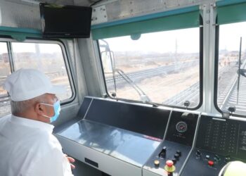 وزير النقل يستقل جرار اختبارات أعمال السكة لمشروع قطار LRT في المسافة من محطة بدر وحتى محطة العبور 32 - جريدة المساء