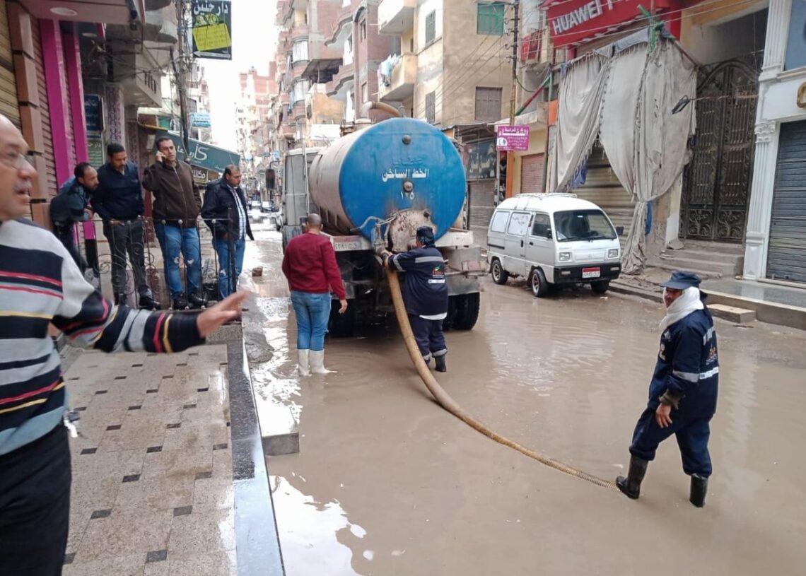 كفرالشيخ واجهت سقوط الأمطار بسحب المياه المتراكمة 19 - جريدة المساء