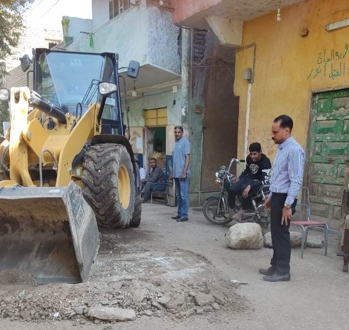 حملة مكبرة لإزالة مخلفات الرى بنجوع الأوسط قمولا بقنا 19 - جريدة المساء