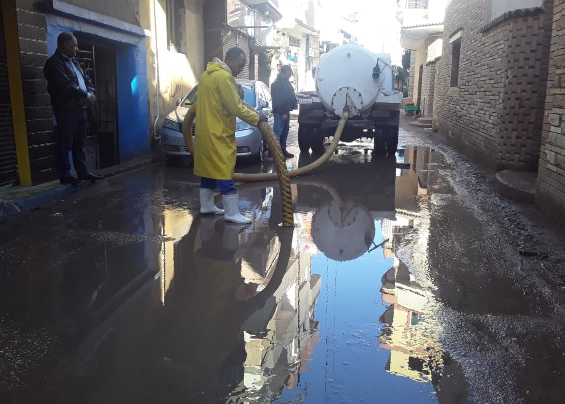 سحب تجمعات مياه الأمطار من الشوارع والميادين .. بالمنوفية 18 - جريدة المساء