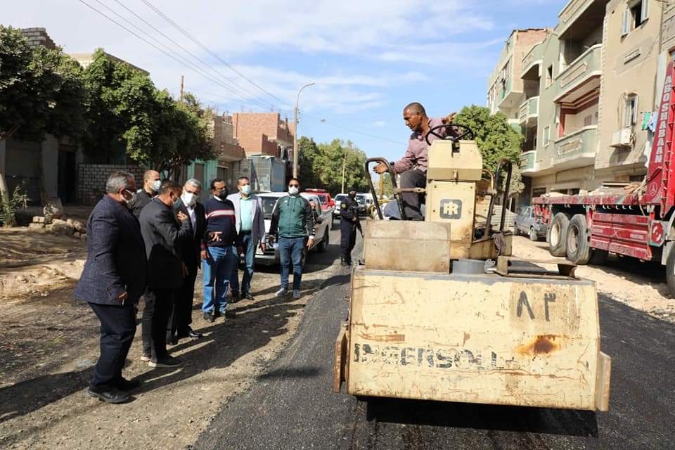 محافظ المنيا، يتفقد عددا من أعمال رصف الطرق بمنطقة شرق النيل 19 - جريدة المساء