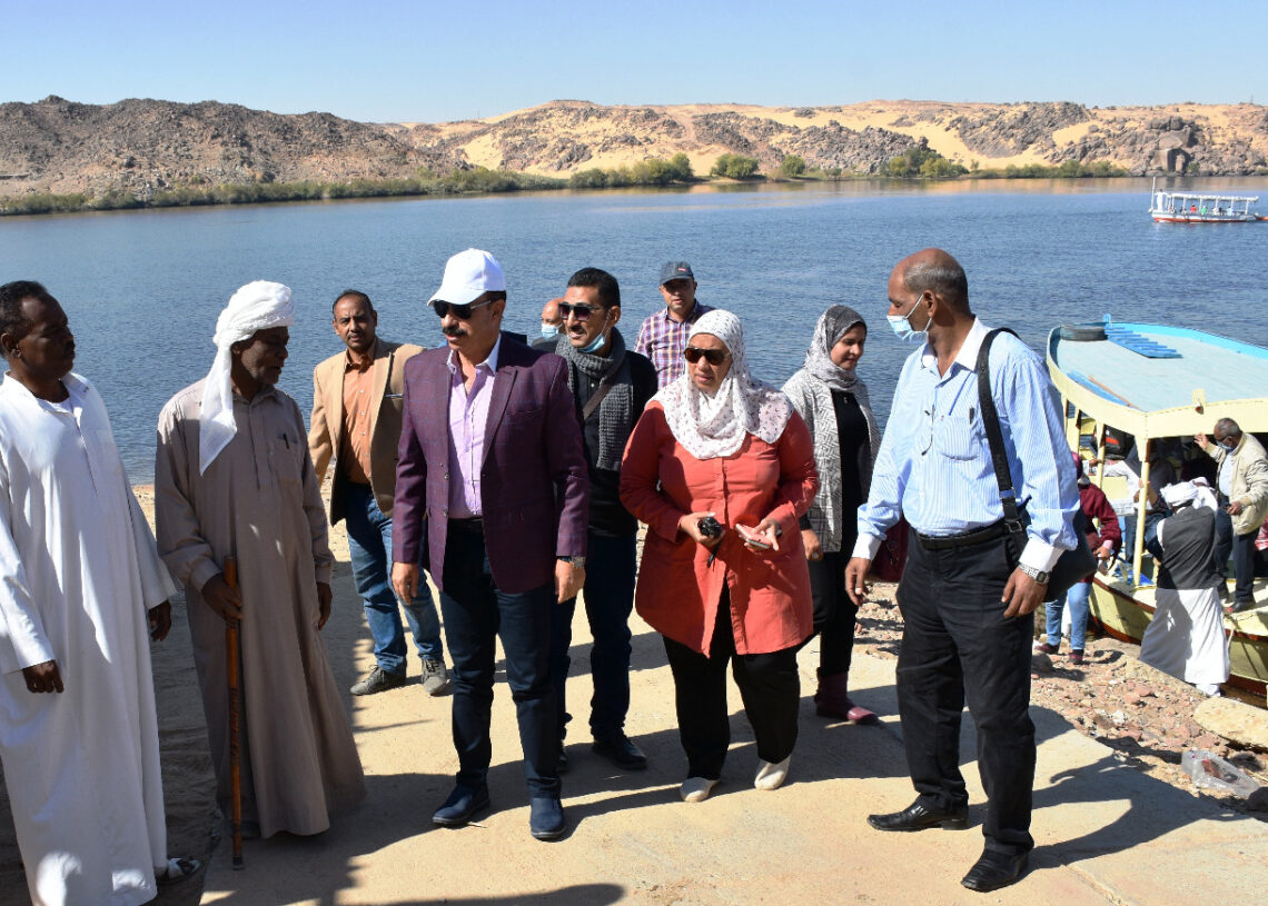 محافظ أسوان يقوم بجولة بجزر هيسا وعواض لمتابعة جهود إحتواء تداعيات السيول 19 - جريدة المساء