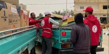 "الهلال الأحمر" يُسلِّم 50 مشروعاً صغيراً لأهالى الشيخ زويد ورفح 1 - جريدة المساء