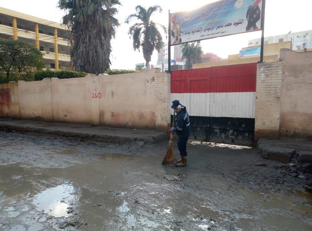 محافظ كفر الشيخ يوجه بسرعة الانتهاء من رفع مياه الأمطارحول المدارس 18 - جريدة المساء