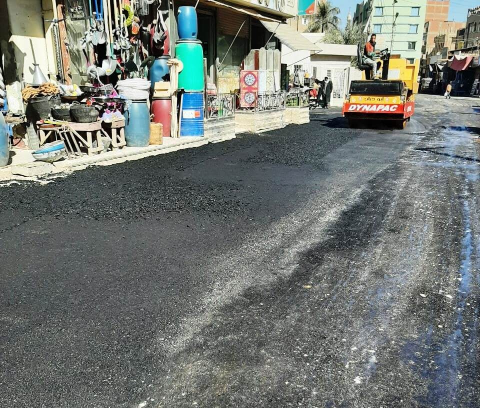 رصف شارعي " خور الساحل والري " بمدينة البلينا بتكلفة 1.5 مليون جنيه 17 - جريدة المساء