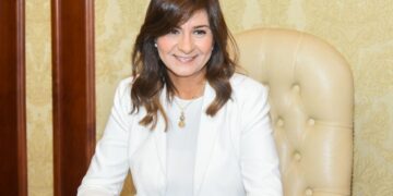 نبيلة مكرم تتفقد جناح وزارة الهجرة بمنتدى شباب العالم 1 - جريدة المساء