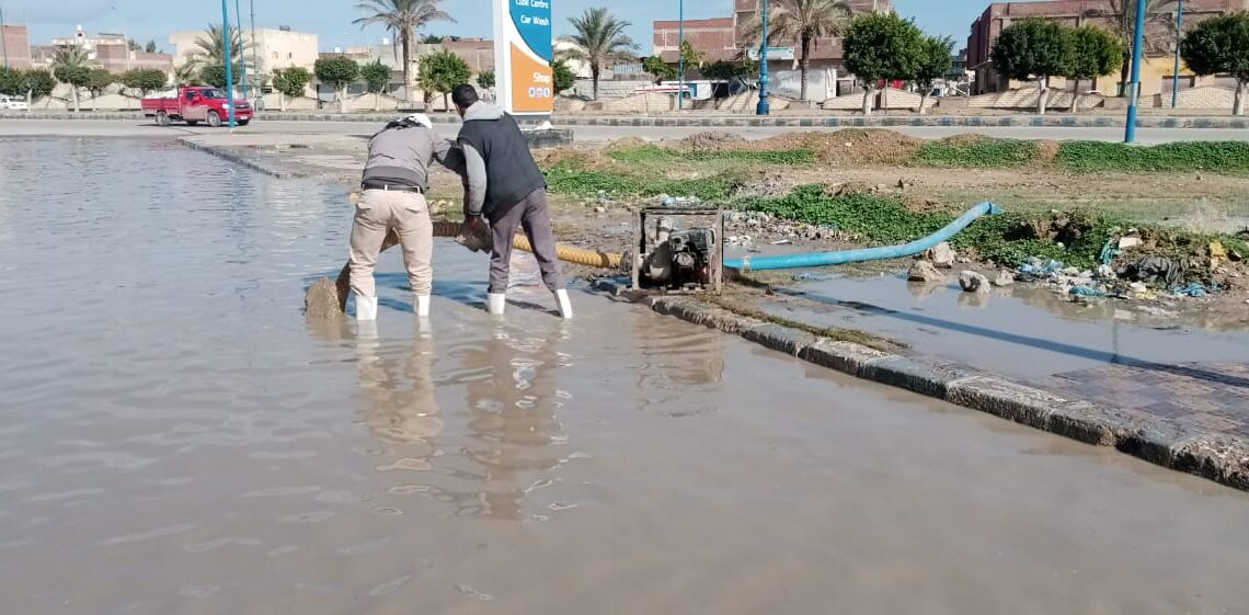 نشاط مكثف لمدن مطروح لإزالة مياه الامطار من الشوارع 17 - جريدة المساء