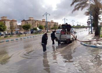 سقوط أمطار وكرات ثلجية غزيرة علي مدن مطروح.. إنتشار لسيارات الإسعاف على الطرق 31 - جريدة المساء