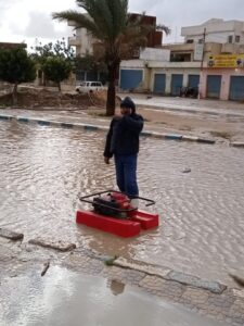 سقوط أمطار وكرات ثلجية غزيرة علي مدن مطروح.. إنتشار لسيارات الإسعاف على الطرق 19 - جريدة المساء