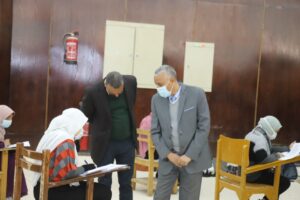 فى لفتة انسانية .. رئيس جامعة جنوب الوادى يصطحب طالبة إلى المستشفى فى سيارته الخاصة 29 - جريدة المساء