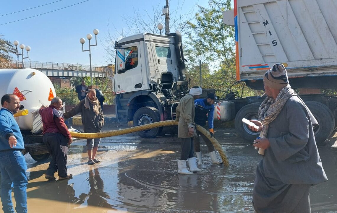 محافظ بني سويف يتابع جهود الأجهزة التنفيذية في التعامل مع تداعيات موجة الطقس السيئ 18 - جريدة المساء