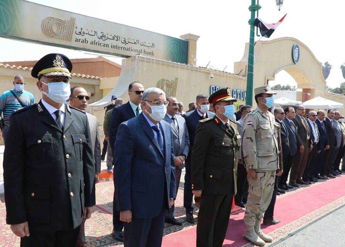 محافظ المنيا يضع إكليلا من الزهور على النصب التذكاري بمناسبة العيد القومي 103 18 - جريدة المساء