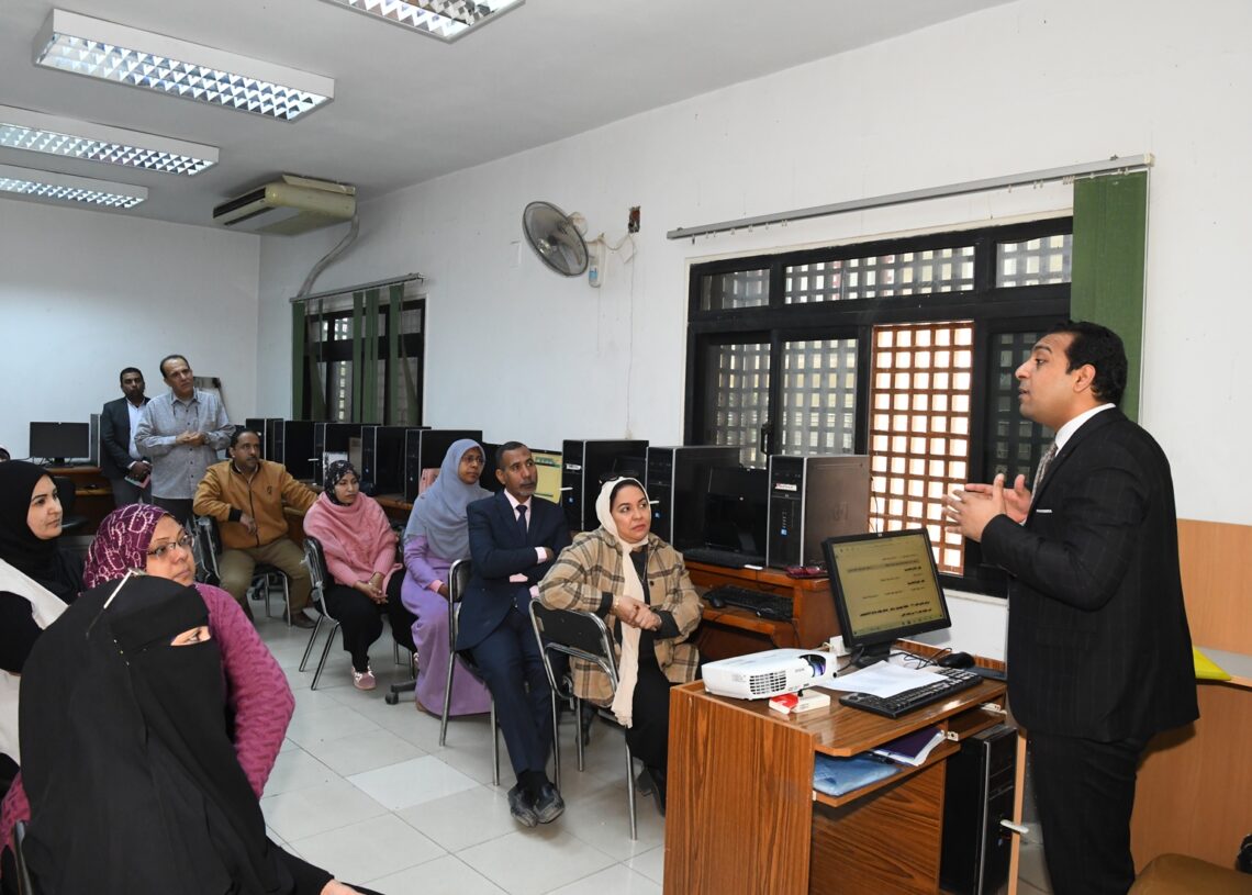 ورشة عمل لمديرى المراكز التكنولوجية حول مطابقة ملفات التصالح بقنا 19 - جريدة المساء