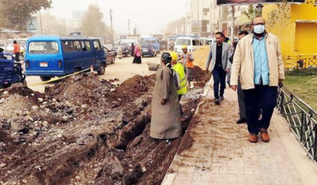 "بتكلفة ٦ ملايين جنيه" .. استمرار العمل في إحلال وتجديد خطوط المياه بطريق سوهاج - أخميم 19 - جريدة المساء