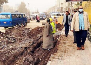 "بتكلفة ٦ ملايين جنيه" .. استمرار العمل في إحلال وتجديد خطوط المياه بطريق سوهاج - أخميم 17 - جريدة المساء