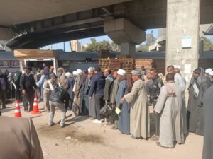 "الشعب الجمهوري" يدفع بسيارات متنقلة لتوفير السلع الغذائية بأسعار مخفضة في قنا 51 - جريدة المساء