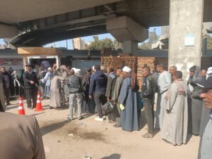 "الشعب الجمهوري" يدفع بسيارات متنقلة لتوفير السلع الغذائية بأسعار مخفضة في قنا 61 - جريدة المساء