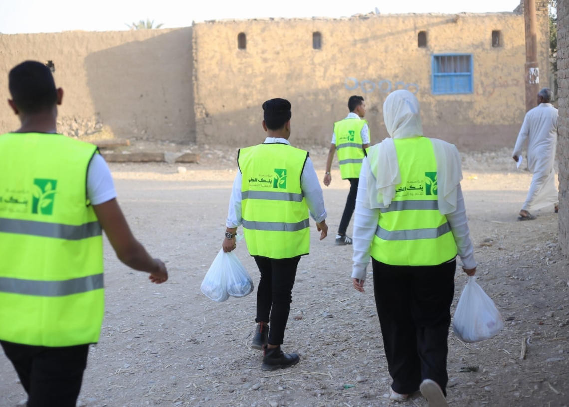 مؤسسة "بنك الخير" تواصل توزيع كراتين المواد الغذائية خلال شهر رمضان 19 - جريدة المساء