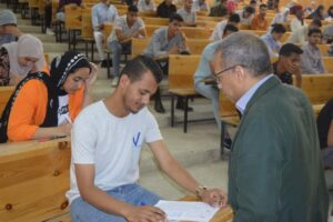 نائب رئيس جامعة جنوب الوادي يتفقد امتحانات كلية الحقوق 21 - جريدة المساء