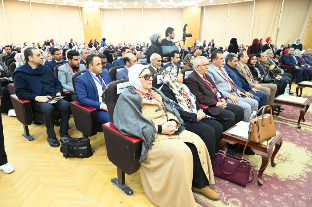 رئيس جامعة الفيوم يفتتح المؤتمر الثانى لشباب الباحثين بكلية الآداب 21 - جريدة المساء