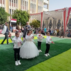 مدير تعليم قنا يكرم طلاب مدرسة قفط الثانوية المشتركة 23 - جريدة المساء