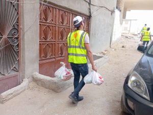 "الشعب الجمهوري" يواصل توزيع شنط رمضان على الفئات الأولى بالرعاية في قنا 35 - جريدة المساء