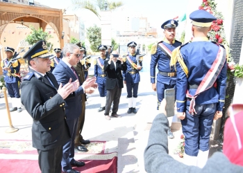 محافظ الفيوم يضع إكليلاً من الزهور على النصب التذكاري بميدان قارون 25 - جريدة المساء