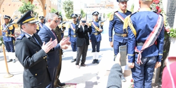 محافظ الفيوم يضع إكليلاً من الزهور على النصب التذكاري بميدان قارون 1 - جريدة المساء