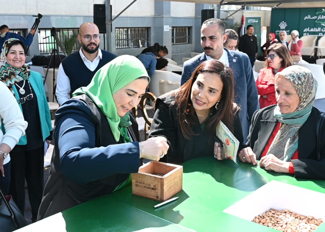 وزيرة التضامن تدشن حملة بنك الطعام