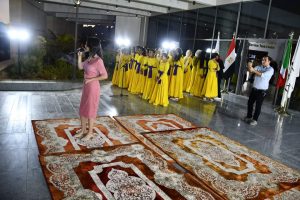 بمشاركة 12 فنانًا عالميًا ..محافظ جنوب سيناء يفتتح بينالي إيطالي للفنانة التشكيلية كارولينا بسكاري 43 - جريدة المساء