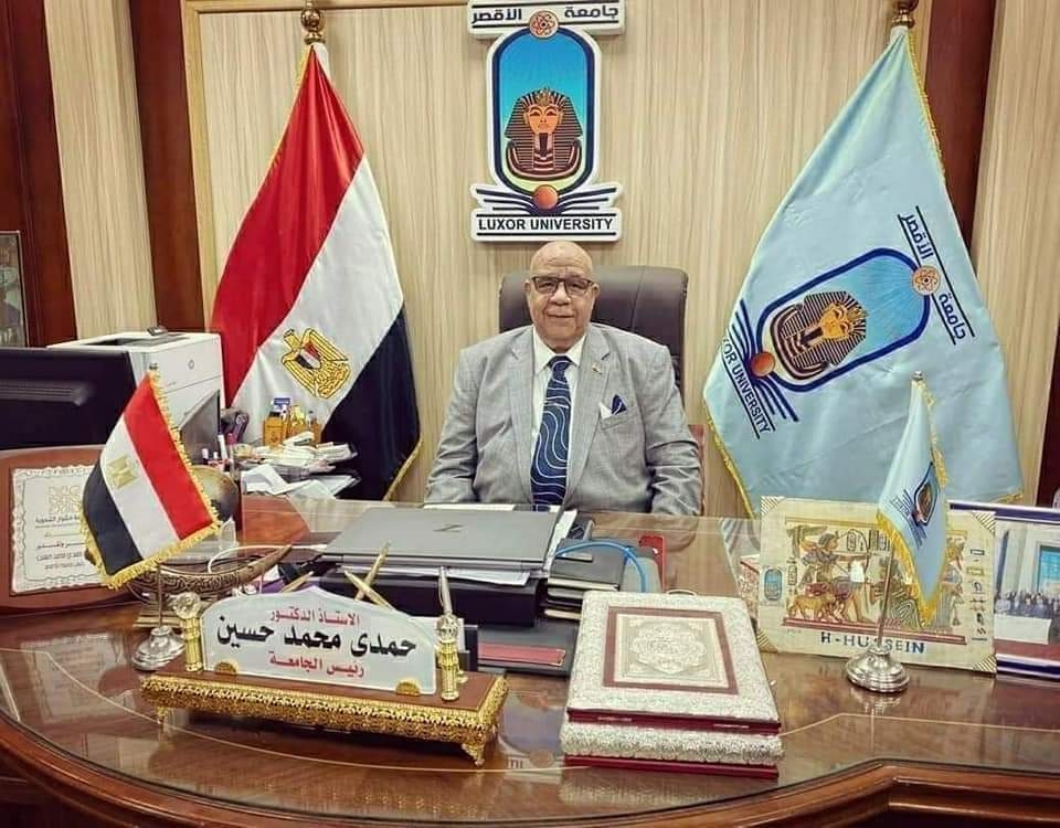 رئيس جامعة الأقصر يهنئ الأخوة الأقباط بعيد القيامة المجيد 19 - جريدة المساء