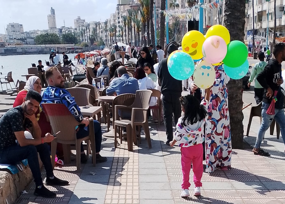 أجواء كرنفالية للاحتفال بشم النسيم.. في الإسكندرية 18 - جريدة المساء