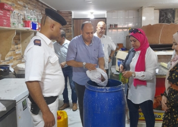 حملات مكبرة على المحلات والمطاعم بمطروح.. وتطبيق القانون علي المخالفين 31 - جريدة المساء