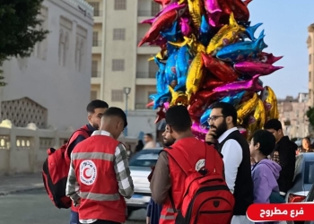 الهلال الأحمر يوزع ٣٠ ألف وجبة ساخنة على مدار أيام العيد للأشقاء الفلسطينيين بشمال سيناء 19 - جريدة المساء