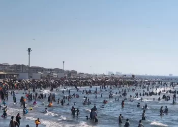 رأس البر تشهد إقبالًا كبيرًا من المصطافين فى عطلة نهاية الأسبوع 17 - جريدة المساء