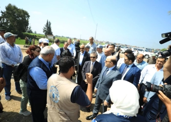 محافظ كفرالشيخ والسفير الياباني تفقدا مشروع تعزيز إنتاجية وحدة المياه في الزراعة «مدارس المزارعين الحقلية» لمحصول الأرز صنف سخا 180 27 - جريدة المساء