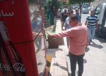 رئيس حى أول الزقازيق يقود حملة بشارع الجلاء لإزالة الإشغالات والتعديات المخالفة 27 - جريدة المساء