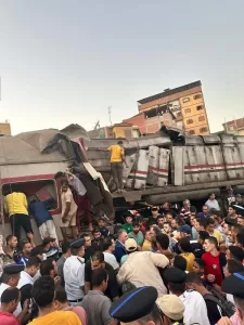 النيابة العامة بدأت التحقيق في واقعة تصادم قطاري الزقازيق 37 - جريدة المساء