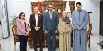 خلال استقباله وفد حزب الشعب الجمهورى .. محافظ قنا يناقش سبل التعاون المشترك  1 - جريدة المساء