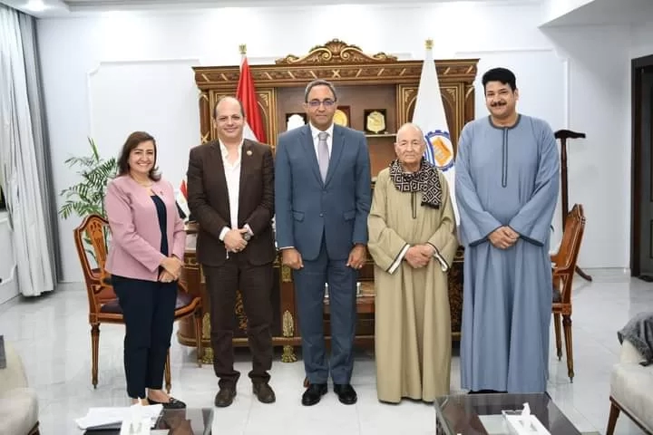 خلال استقباله وفد حزب الشعب الجمهورى .. محافظ قنا يناقش سبل التعاون المشترك  19 - جريدة المساء