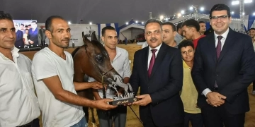 مجسمات لأحصنة جامحة للمتسابقين الفائزين بمسابقة "جمال الخيل" بمهرجان الشرقية للخيول العربية 1 - جريدة المساء