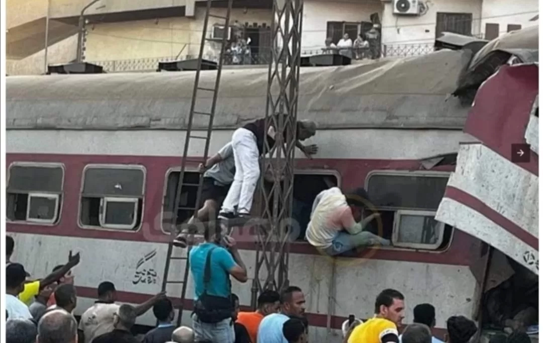 في واقعة تصادم قطاري الزقازيق.. حجز عامل المزلقان والسائقين لحين وصول التحريات 18 - جريدة المساء