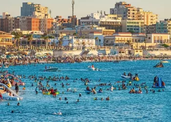 " مصيفنا مكمل معانا " شعار شواطئ مرسي مطروح لجذب الالاف من رواد المدينة الفيروزية الساحرة 29 - جريدة المساء