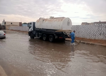 لليوم الثاني ... فرق الطوارئ تواصل عملها بالمناطق المتضررة بالأمطار بمرسي مطروح 31 - جريدة المساء