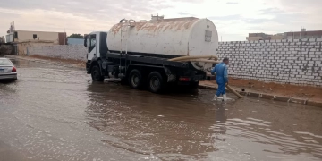 لليوم الثاني ... فرق الطوارئ تواصل عملها بالمناطق المتضررة بالأمطار بمرسي مطروح 1 - جريدة المساء